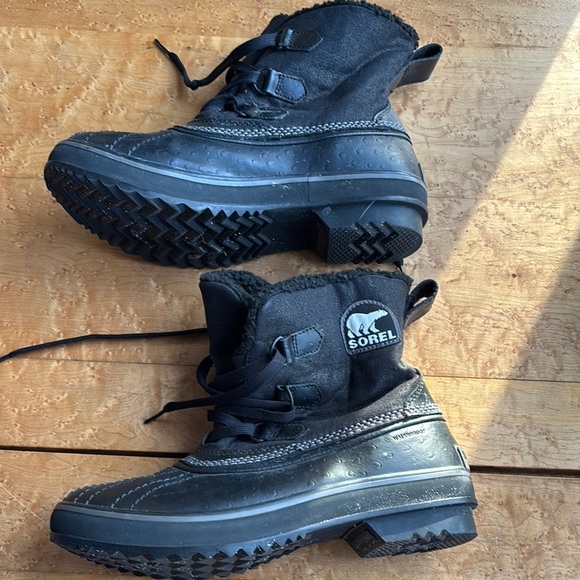 Stylish Black Winter Boots - Picture 5 of 9